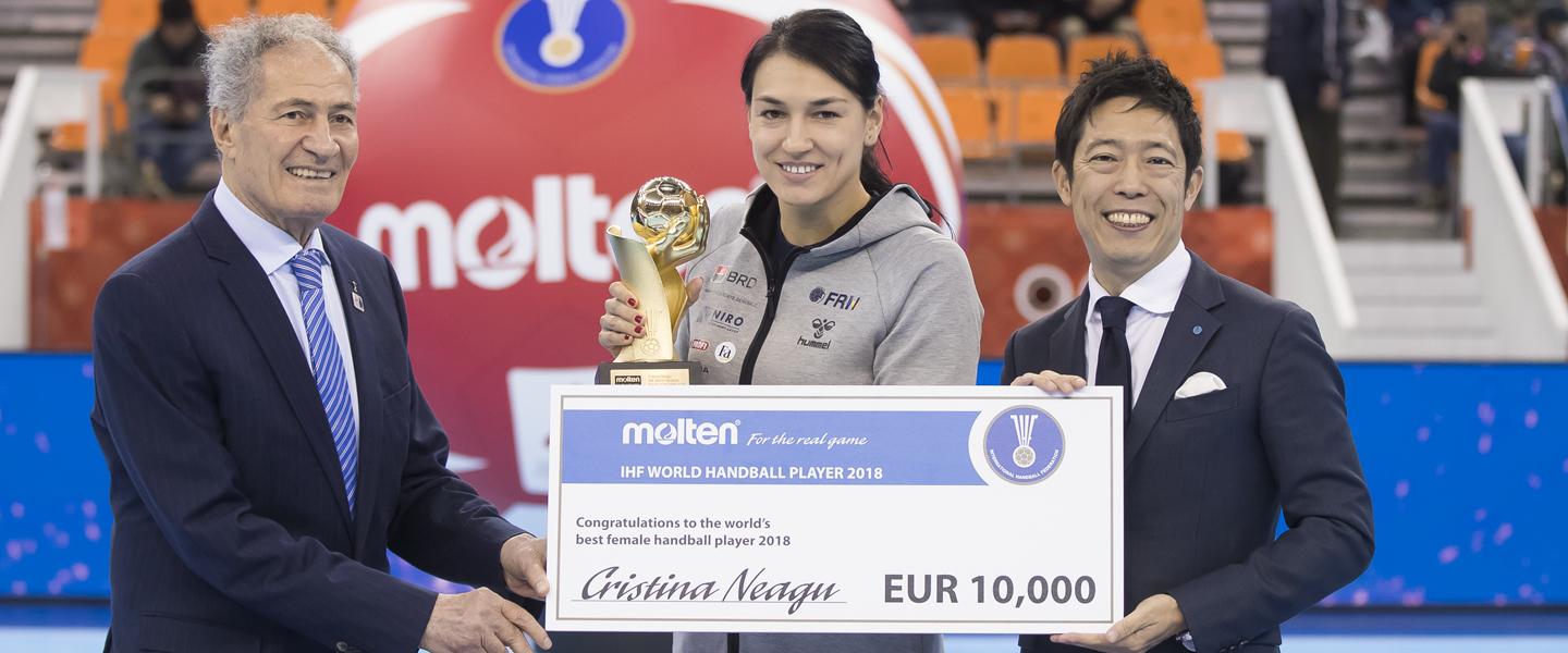 Cristina Neagu a primit trofeul pentru cea mai bună handbalistă a lumii