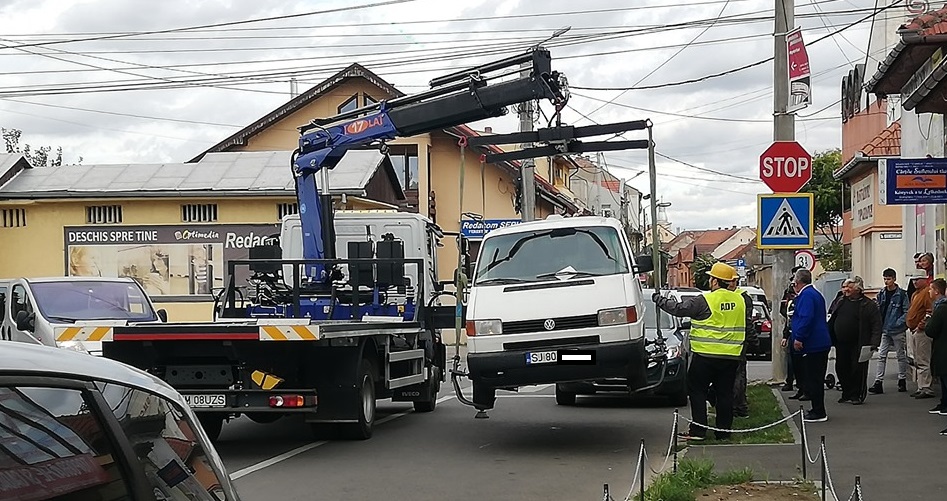 Cele mai multe mașini au fost ridicate de pe trecerile de pietoni