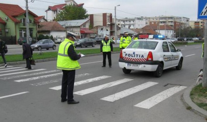 ACCIDENT Două minore lovite pe trecerea de pietoni, în Satu Mare: șoferul a dat cu spatele în intersecție