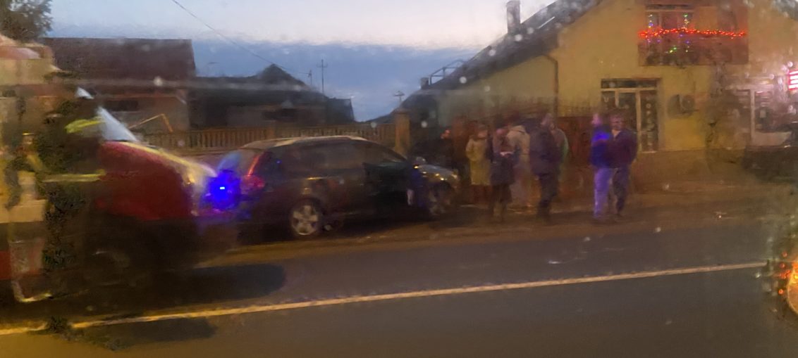 FOTO. ACCIDENT GRAV în Satu Mare. O tânără, LOVITĂ pe TRECERE