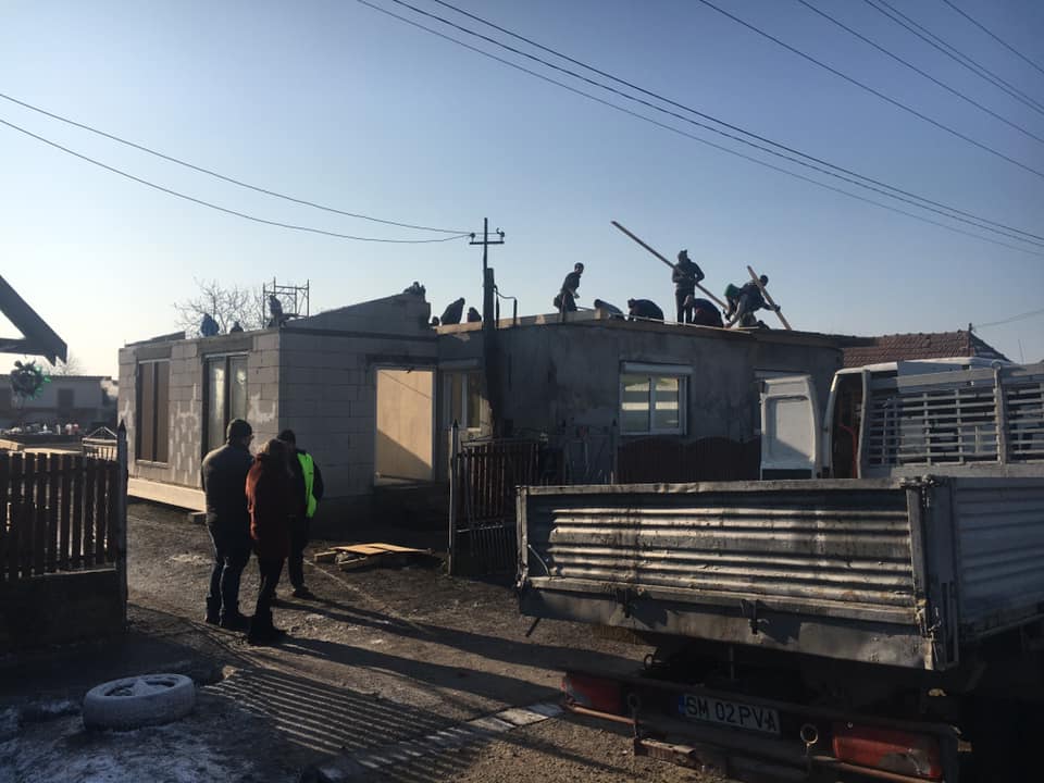 Mobilizare exemplară pentru  familia cu copil mic rămasă fără casă în urma unui incendiu