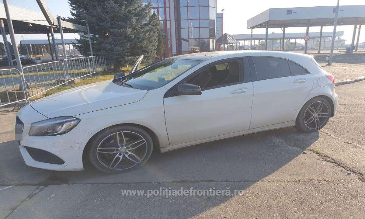 FOTO. Mașini furate din Franța și Italia, depistate la Petea. Un Mercedes și un Ford Transit