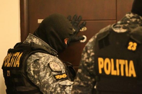 Polițiștii pot intra în case fără acordul proprietarilor