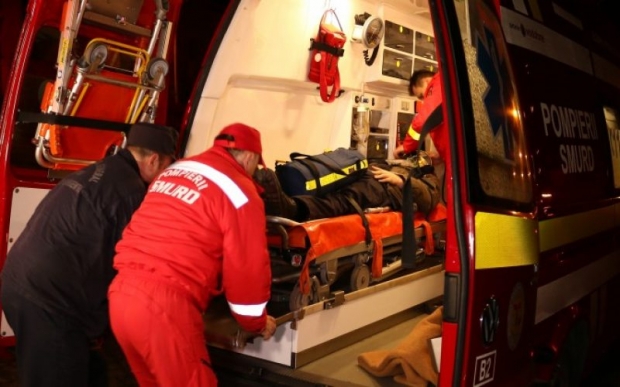 DRAMĂ. Femeie, dusă în stare de GRAVĂ la URGENȚE. A CĂZUT de la ETAJUL 3