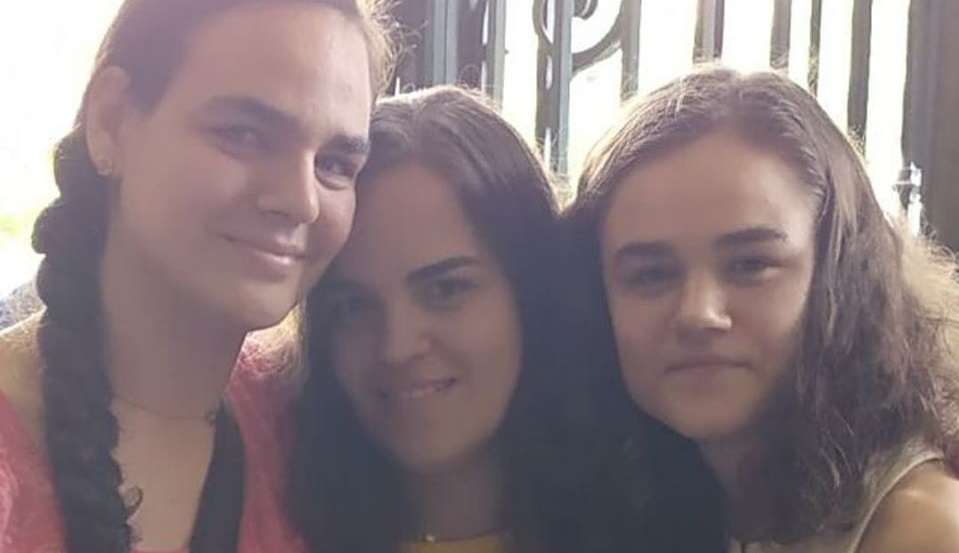 EMOȚIONANT. Șase surori ADOPTATE în Spania își caută MAMA naturală la Satu Mare. Le AJUTĂM???