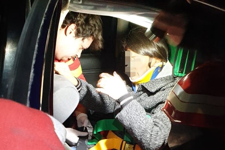 FOTOGALERIE. Accident CUMPLIT la Satu Mare. O MĂMICĂ GRAVIDĂ în 17 săptămâni, ÎNCARCERATĂ