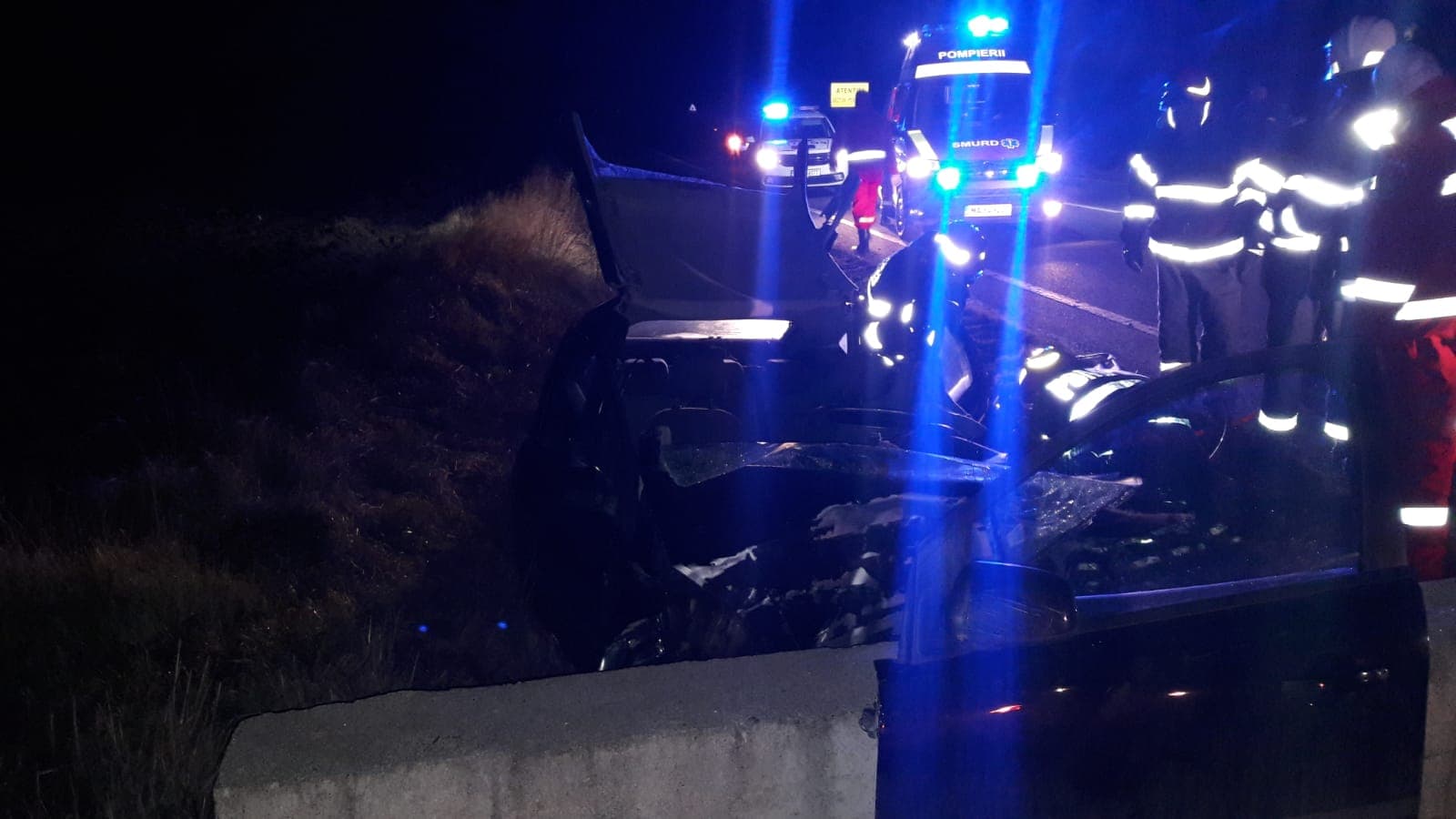 FOTO. TRAGEDIE. Accident MORTAL în județ. O șoferiță a ADORMIT la volan și a intrat într-un CAP DE POD