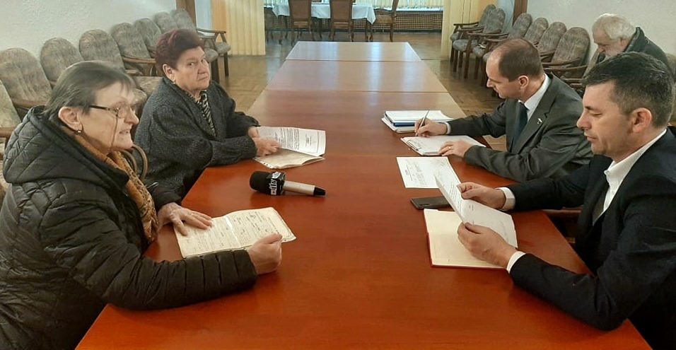 Trei persoane în audiențe la Prefectură