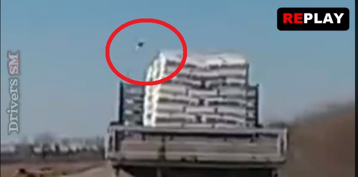 Gunoaie care aruncă gunoaie