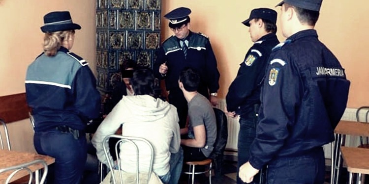 RAZIE. CHIULANGII scoși din BARURI  de jandarmi. Acțiuni de acest gen vor continua