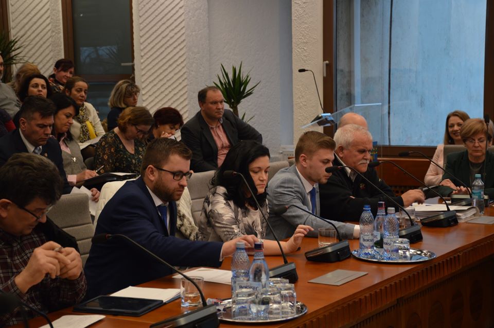 VIDEO/FOTO. Consilieri NOI în Consiliul Judeţean. Azi au depus JURĂMÂNTUL