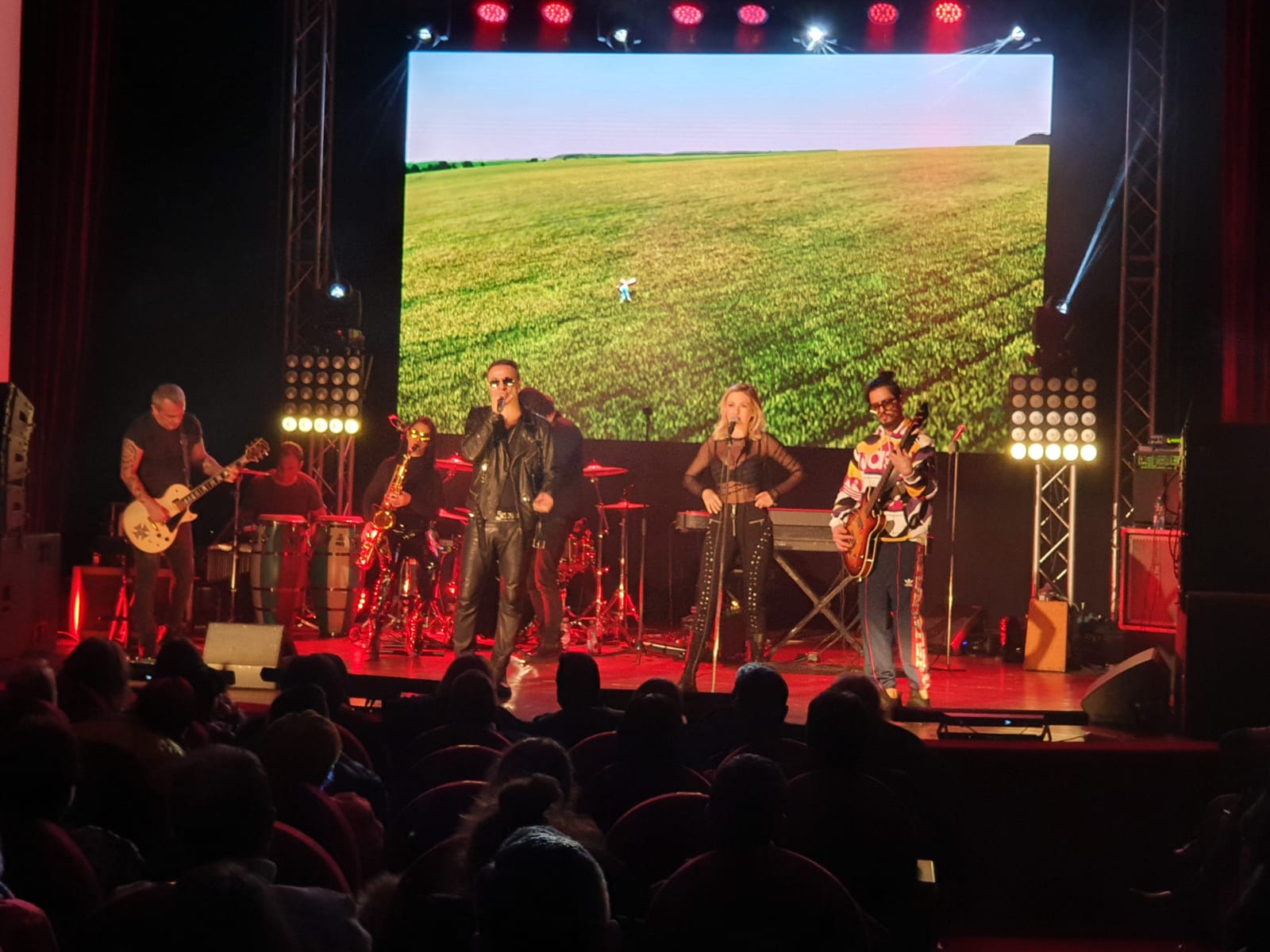 Super concert „Povestea noastră” - Direcția 5, la Carei