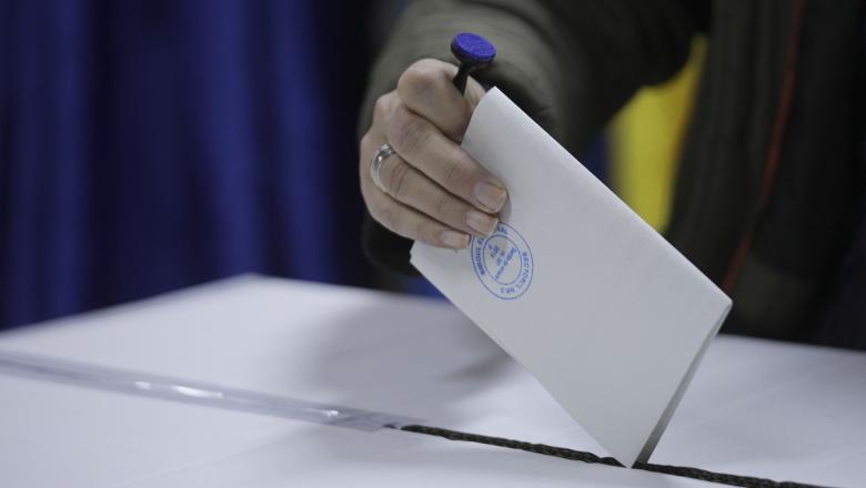 Senatul a respins OUG privind anticipatele. Ordonanța prevede că românii pot vota la orice secție în țară și în străinătate