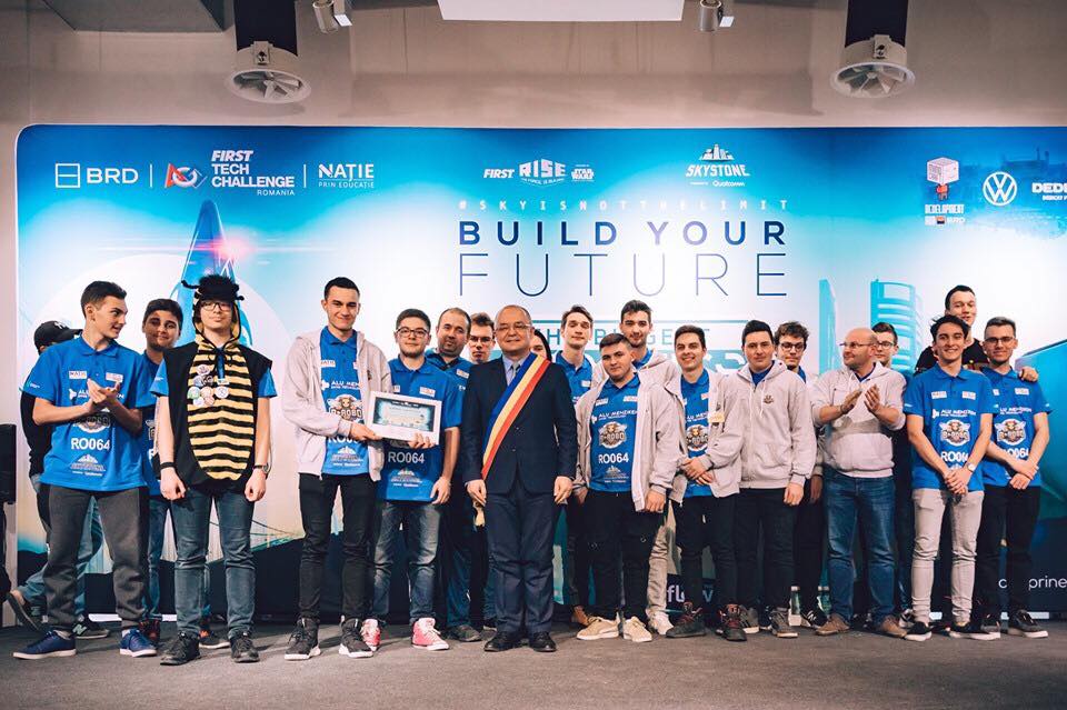 Liceenii sătmăreni de la B-RoboTeam, în finala pe țară a competției FIRST® Tech Challenge Romania