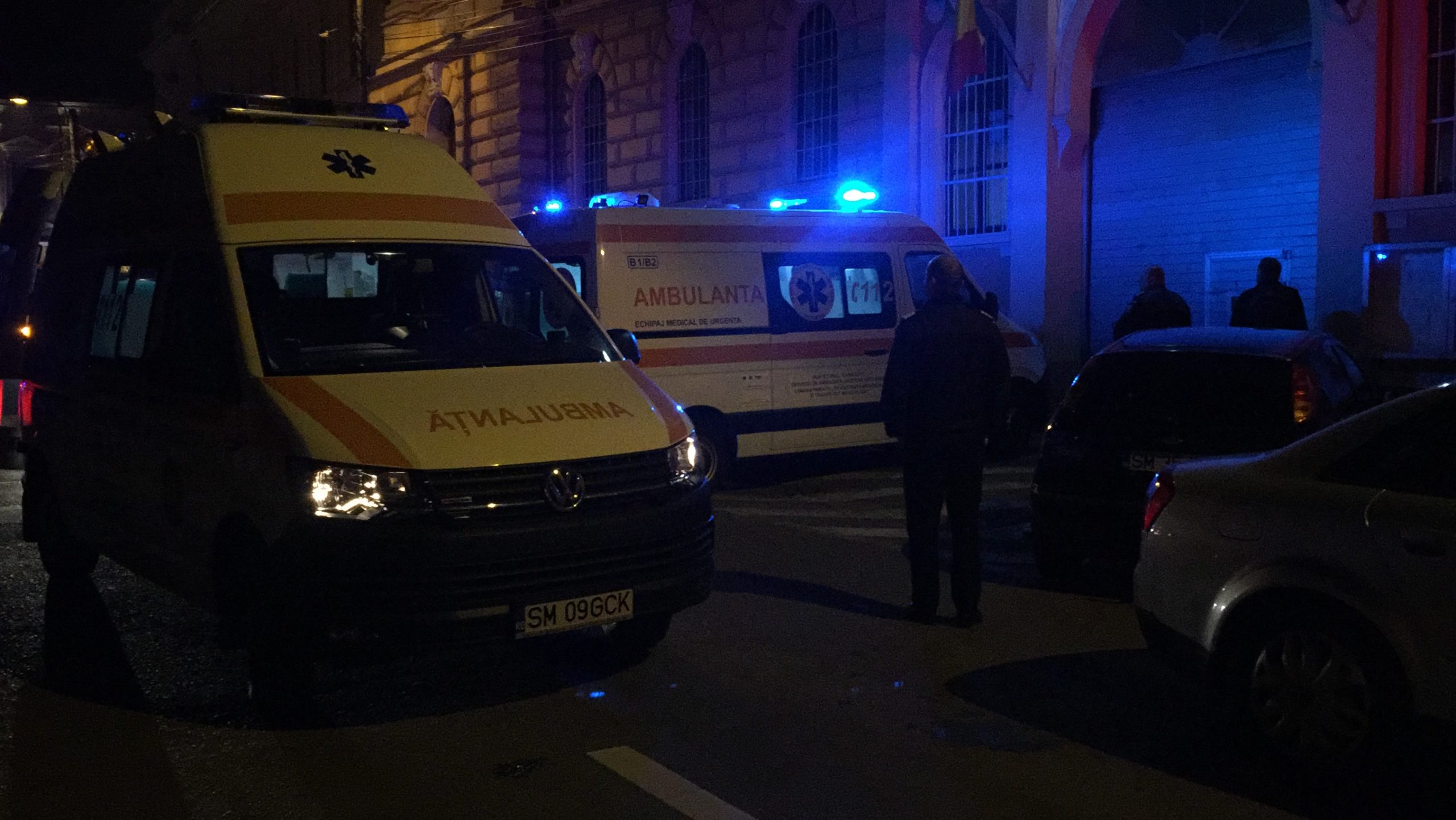 VIDEO/FOTO. Protest cu MORȚI. Zece persoane și-au INCENDIAT camera