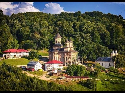 Mănăstirea Nicula – unul dintre cele mai cunoscute locuri de pelerinaj din Transilvania și din țară