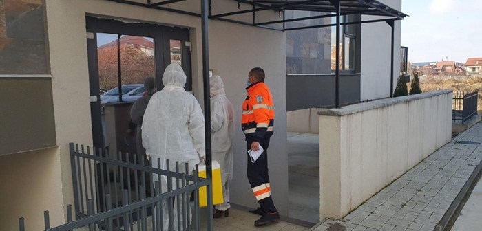 Peste 360 persoane în carantină