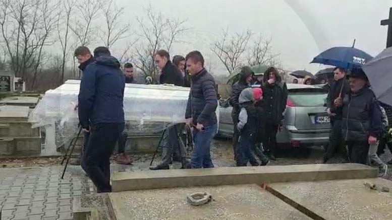 FOTO. JALE MARE. Carmen, VICTIMA teribilei CRIME de la Dorolț, condusă pe ULTIMUL DRUM