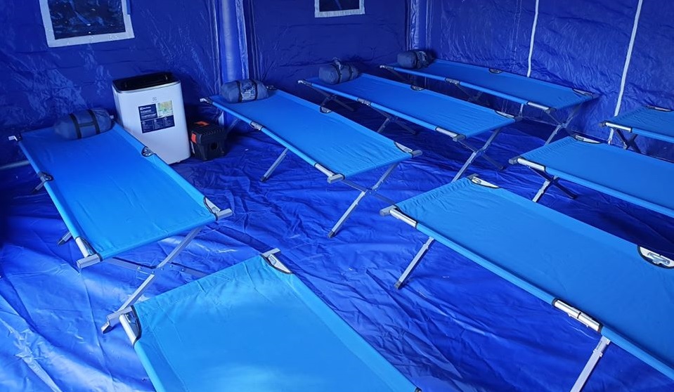 FOTOGALERIE. Cazare în CORTURI pentru care nu RESPECTĂ măsurile de autoizolare și carantină