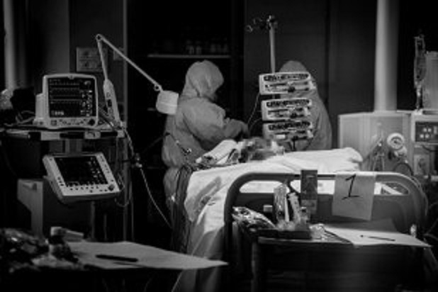 DECESE. Șase români infectați cu COVID-19 au MURIT peste noapte. La cât s-a ajuns