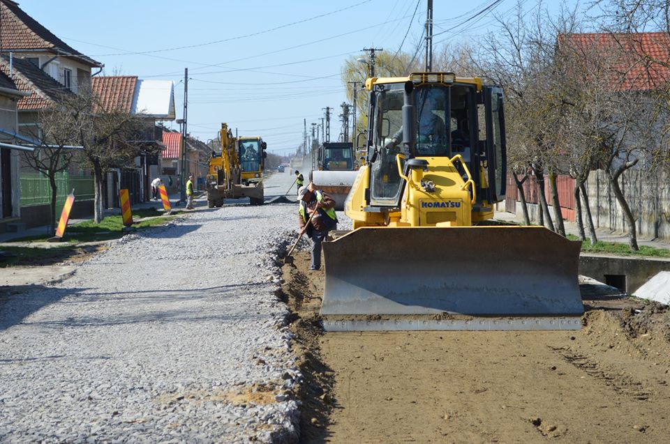 DECIZIE. Se reiau LUCRĂRILE pe rețeaua de DRUMURI județene! Pe ce TRONSOANE  se lucrează