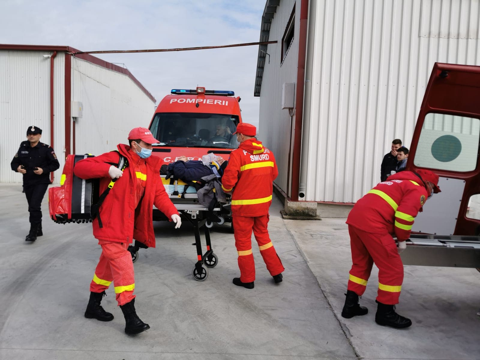 Incendiu și nor toxic la Tășnad soldat cu doi morți și doi răniți grav (EXERCIȚIU)