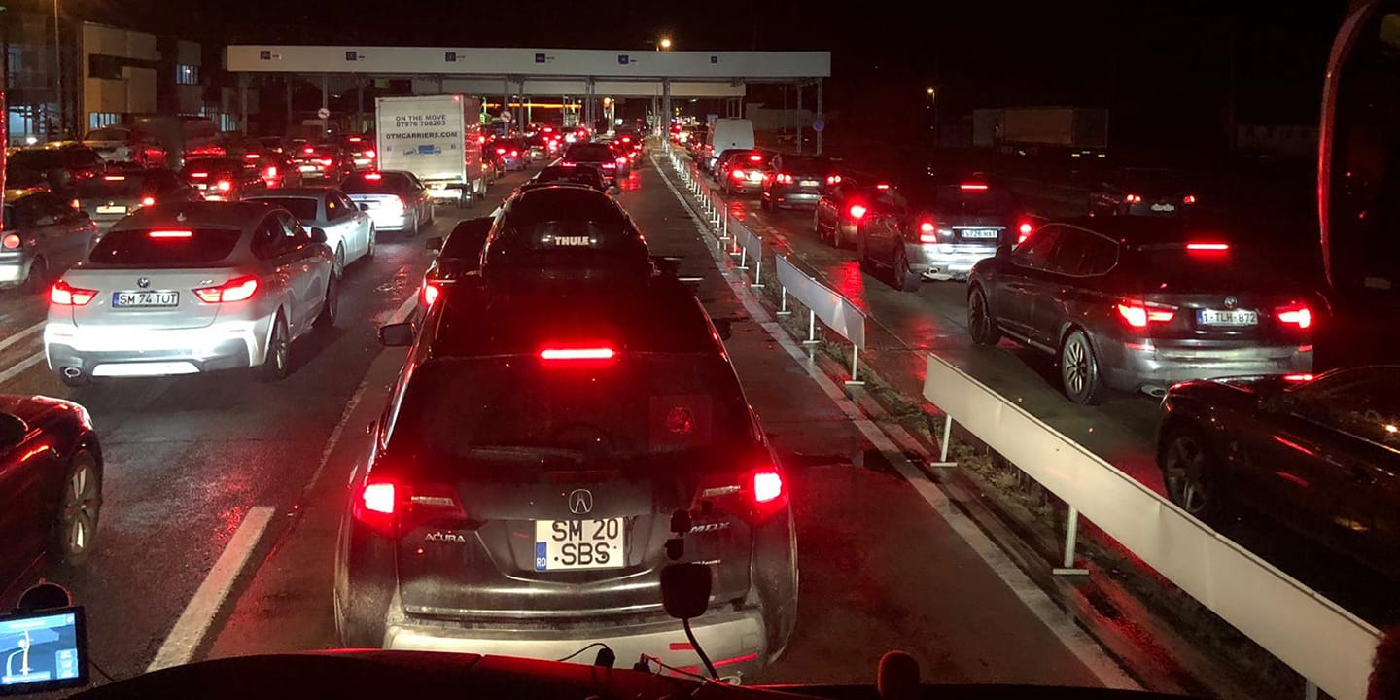 ULTIMUL VAL. Peste 880 de persoane au INTRAT azi noapte în ţară pe la Petea.