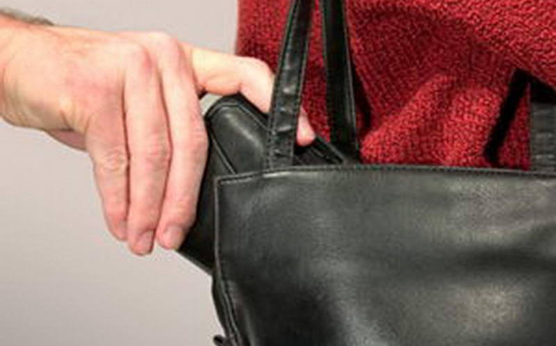 Femeie de 87 de ani, tâlhărită