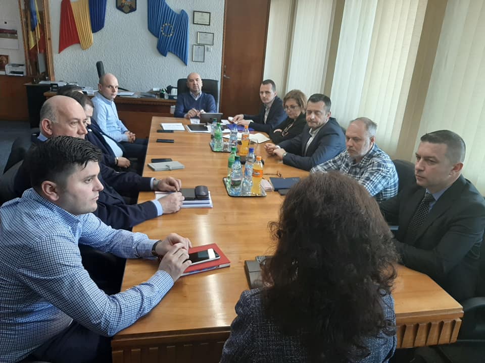 Toți sătmărenii care vin în țară din țările afectate cu noul coronavirus vor intra în carantină instituționalizată sau în izolare la domiciliu!