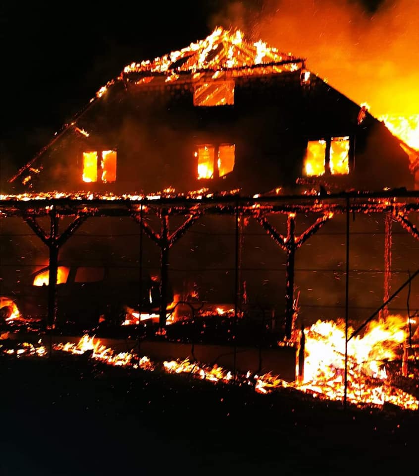 FOTOCALERIE. CASE în FLĂCĂRI în ȚARA OAȘULUI. Locuințe DISTRUSE de incendiu