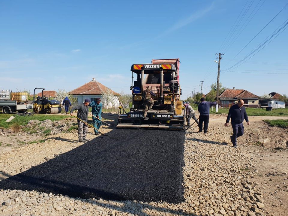 FOTOGALERIE. Primăria Ardud: Asfaltări și oameni harnici în Baba Novac