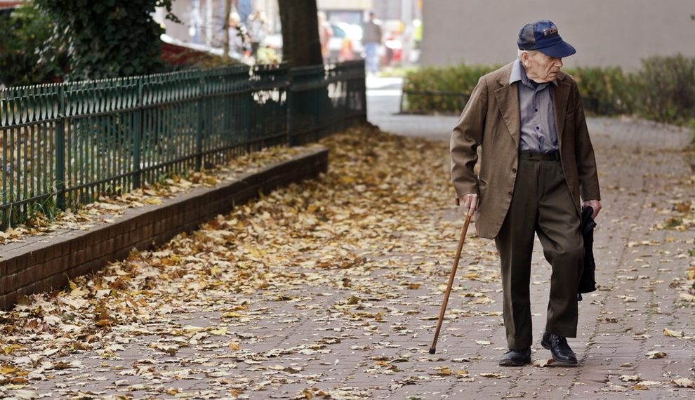 Se pregătește o nouă ORDONANȚĂ: Persoanele peste 65 de ani vor putea ieși din casă și dimineața și seara!