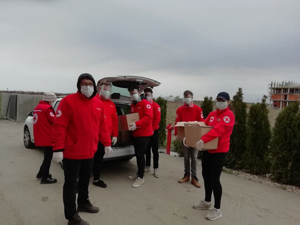 FOTOGALERIE. Crucea Roșie, Filala Satu Mare, a achiziționat și donat materiale de protecție  împotriva PANDEMIE COVID19
