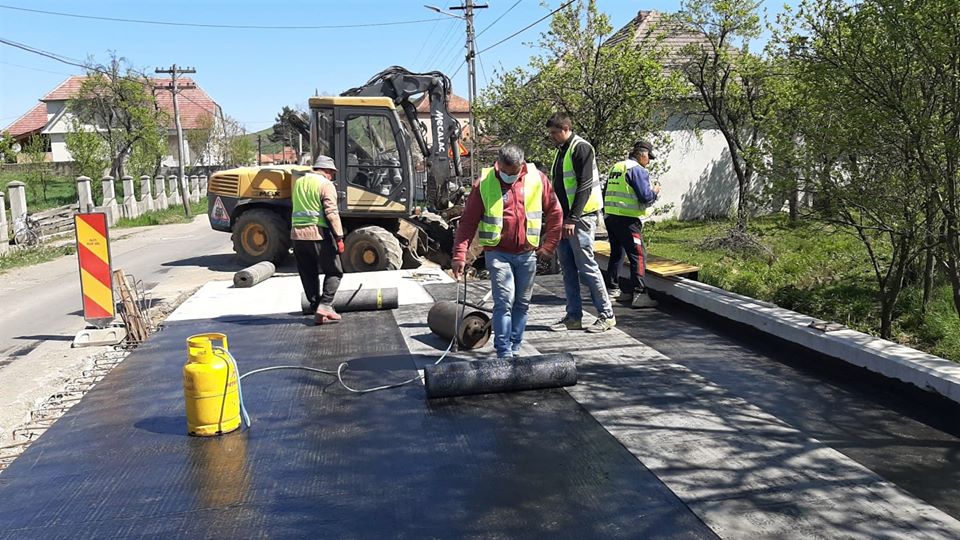 DECIZIE. LUCRĂRILE  de reabilitare a unui IMPORTANT  drum din județ, RELUATE