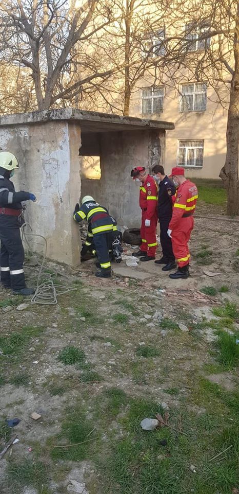 Intervenție ISU Satu Mare! Bărbat scos dintr-un canal de pe Ostrovului!
