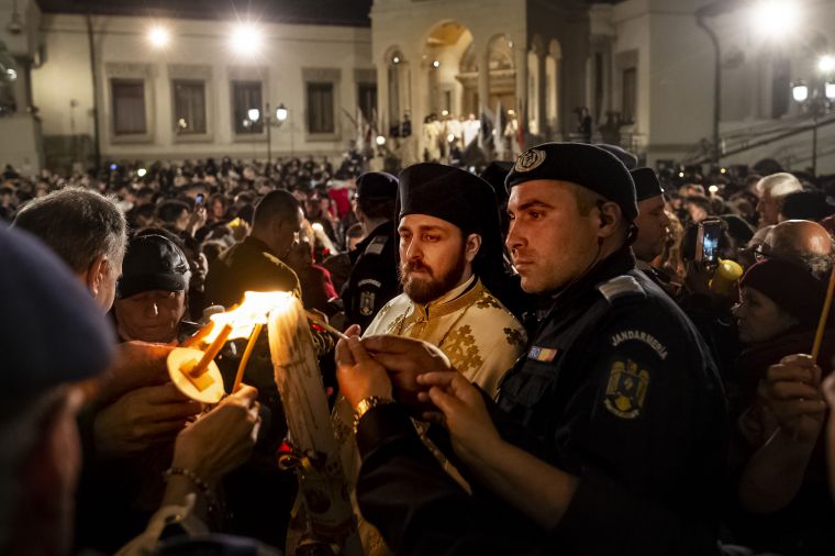 OFICIAL. Cum vor PRIMI românii PAȘTILE și LUMINA SFÂNTĂ în noaptea Învierii