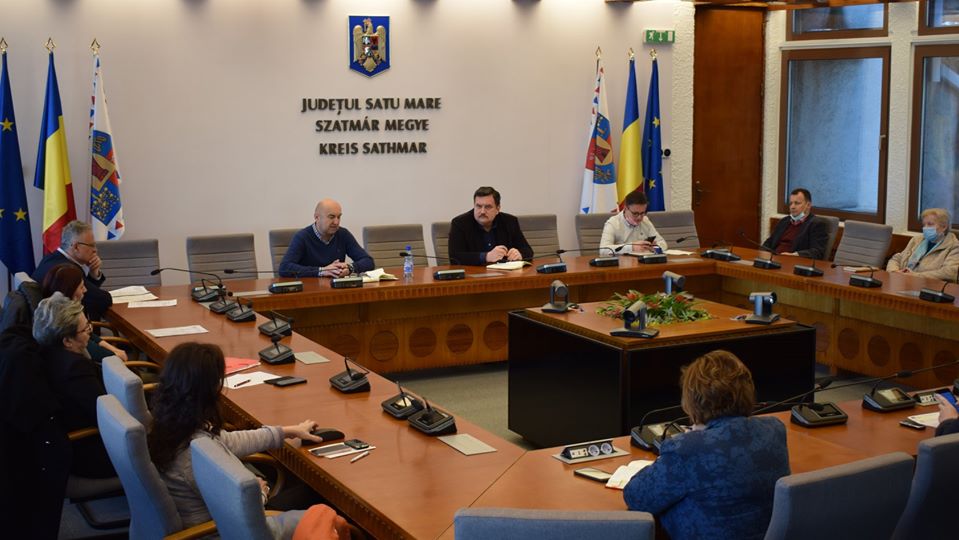FOTO. ALERTĂ! Ședință de URGENȚĂ la Satu Mare. Posibile AGLOMERĂRI ale SPITALELOR din județ