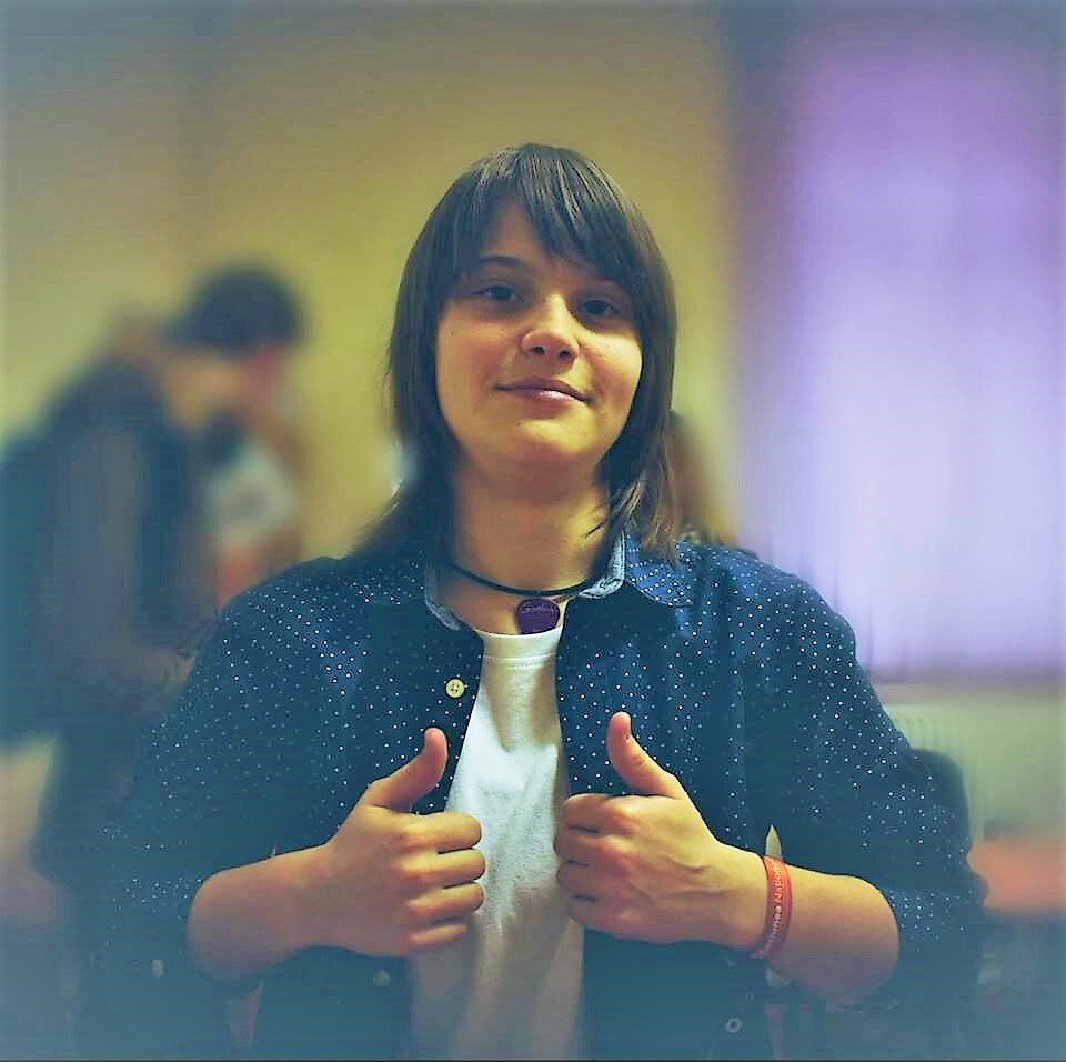 Andy Varga, elevă în clasa a XII-a la ”EMINESCU”: Dacă nu v-ați mai da cu pumnii în piept (unii) despre ce părinți extraordinari sunteți, și ne-ați întreba și pe noi ce vrem cu adevărat, ați vedea că cei mai mulți vrem să susținem examenele