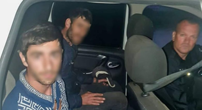 FOTO. Spărgători de case, PRINȘI de polițiștii locali din Medieșu Aurit. Își fac doar DATORIA