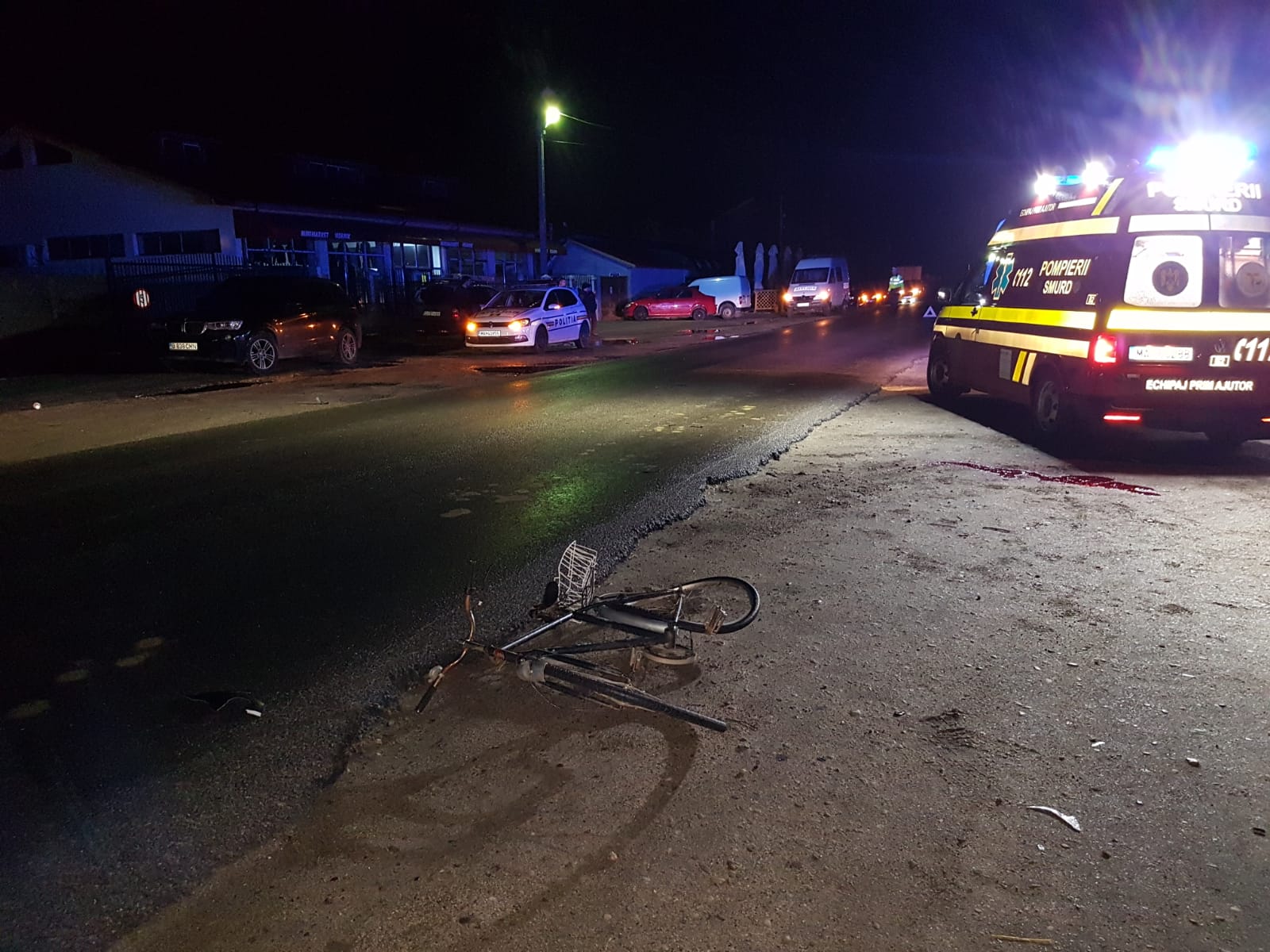 ACCIDENT MORTAL. Un biciclist A DECEDAT lovit de o autoutilitară. Cine se face VINOVAT