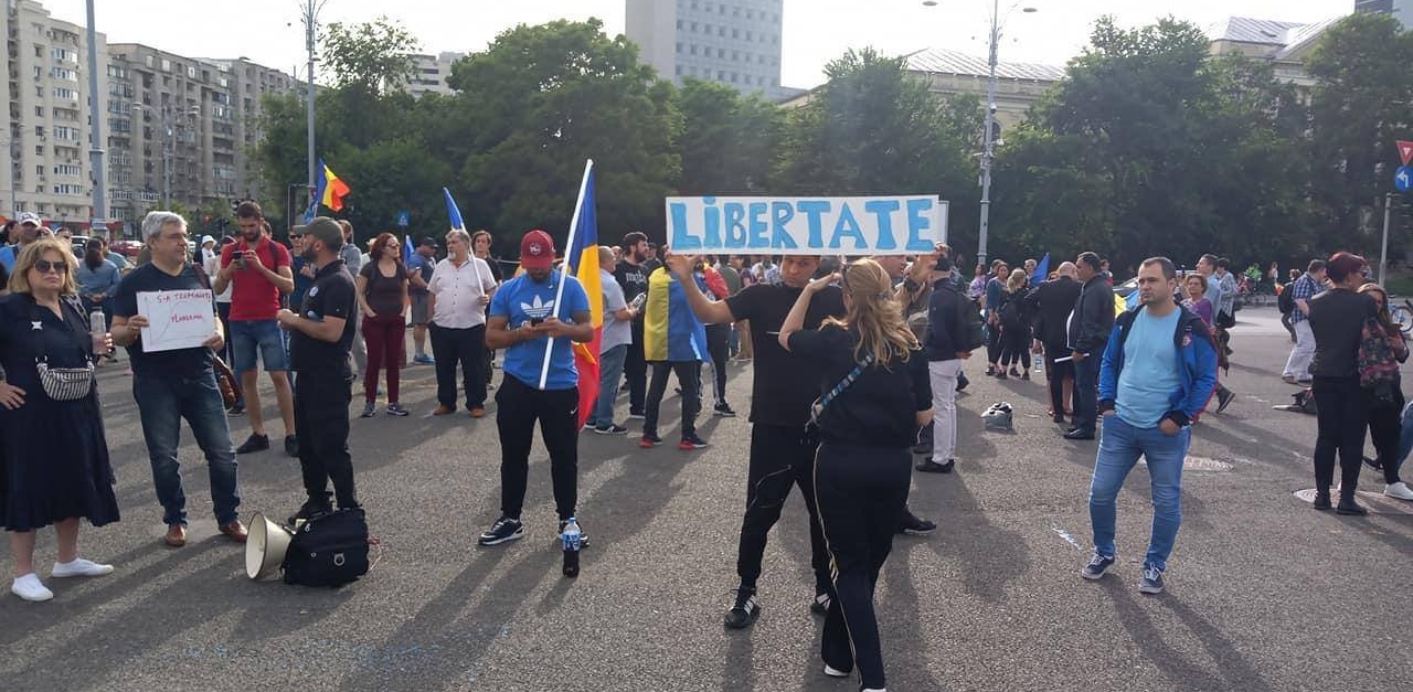 VIDEO/FOTO. PROTEST împotriva DICTATURII! "Nu acceptaţi să vă fie luată temperatura! Vă este luată libertatea!"