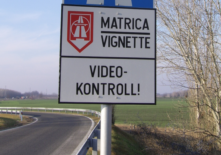 Veste bună: Orban a eliminat taxele de drum pe perioada pandemiei! Veste proastă : E Viktor, și nu Ludovic!