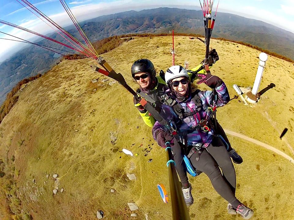 Zbor cu parapanta împreună cu Laci  Fly- provocarea supremă pentru toţi iubitorii de andrenalină