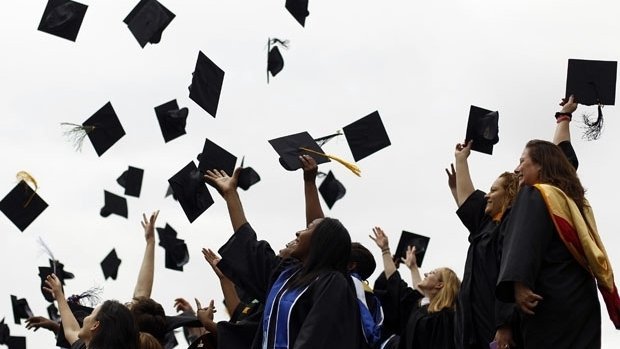 Bani pentru absolvenți