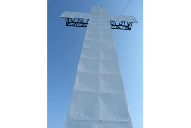 FOTOGALERIE. O cruce IMENSĂ, înălțată peste toată ȚARA CODRULUI. Toți CODRENII o vor putea vedea