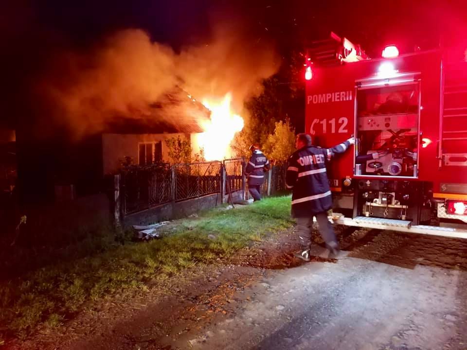 FOTO. PERICOL  de EXPLOZIE în ȚARA OAȘULUI. Doi oameni, SALVAȚI în ULTIMUL MOMENT