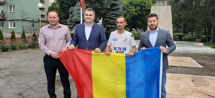 Gest de suflet: Militarul Laurențiu Cobzaru a alergat de la Galați la SATU MARE pentru o cauză nobilă! Primit ca un EROU de senatorul Gabriel LEȘ!