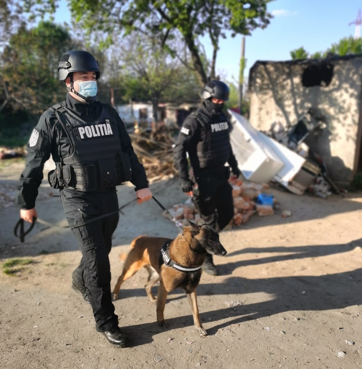 Doi sătmăreni care au părăsit izolarea, băgați în carantină