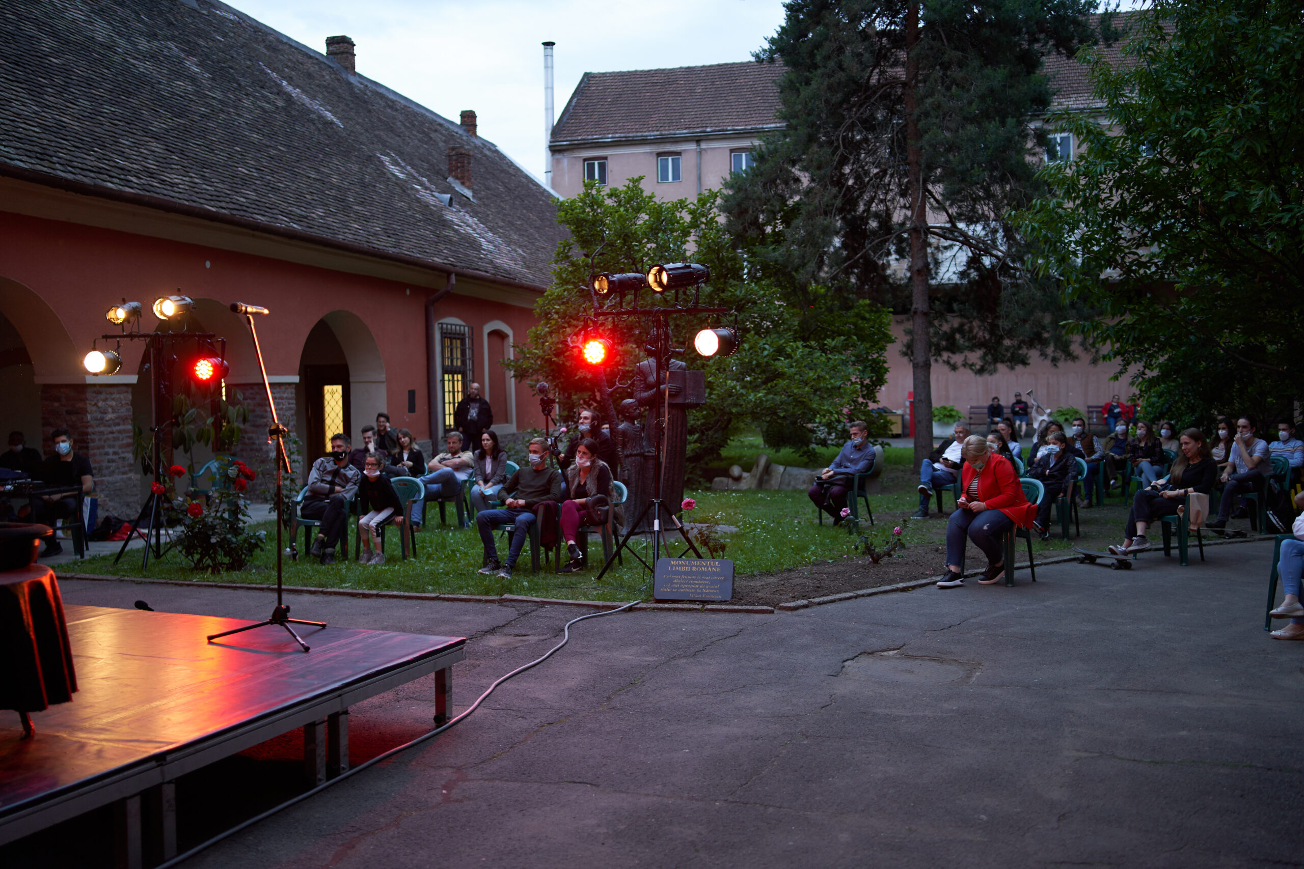 Spectacolele verii în “curtea cu teatru”