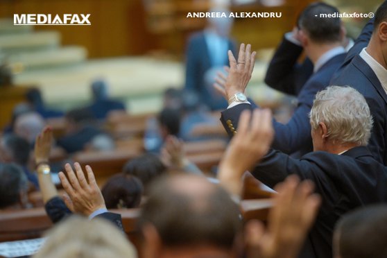 Prelungirea mandatelor aleşilor locali, de la 21 iunie la 1 noiembrie, a trecut de Parlament